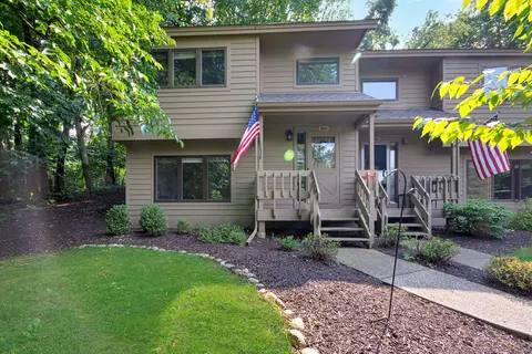 1035 Briarwood, Fontana, WI 53125
