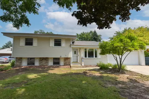 7484 S Highfield, Oak Creek, WI 53154