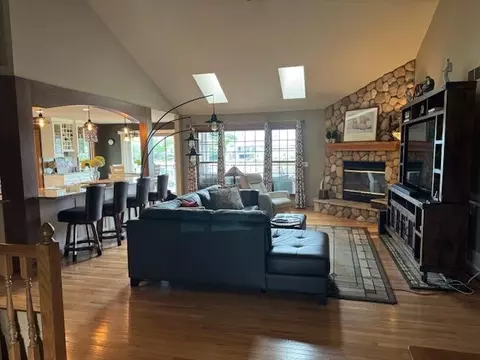 475 E Red Pne, Dousman, WI 53118