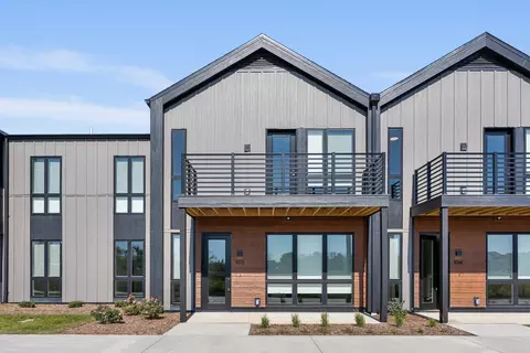 4163 E Hemlock #103, Oak Creek, WI 53154