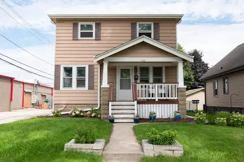 1422 S 95th, West Allis, WI 53214
