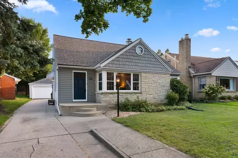 8637 Glencoe, Wauwatosa, WI 53226