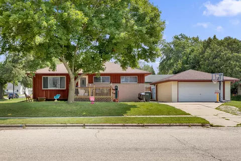 2035 Parkfield, West Bend, WI 53090