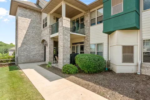 460 N Silverbrook #206, West Bend, WI 53090