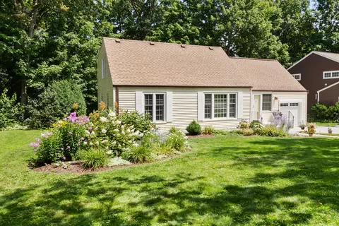 880 Apple Tree, Brookfield, WI 53005
