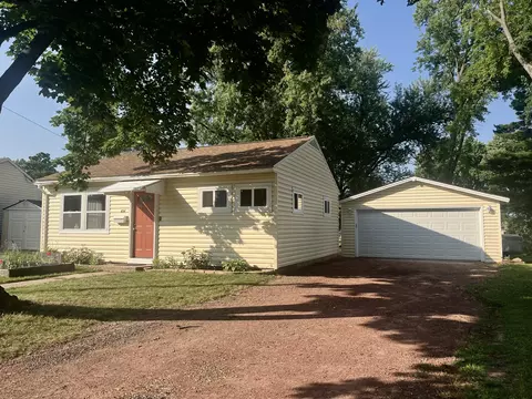 414 Badger, Baraboo, WI 53913