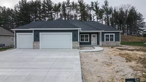 977 Pine Rdg, Brownsville, WI 53006