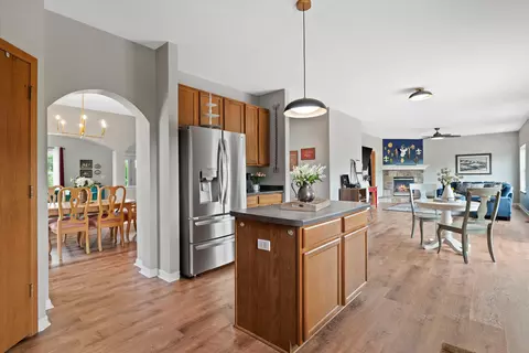 3638 Oak Vly, Waukesha, WI 53188