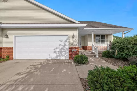 1610 Pine Rdg, Onalaska, WI 54650