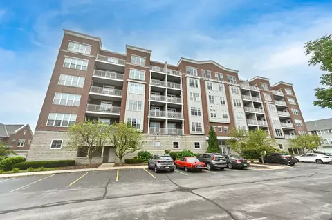 3930 S S Lk #102, Saint Francis, WI 53235