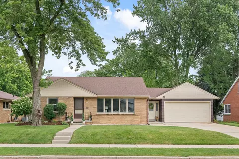 2560 S 88th, West Allis, WI 53227