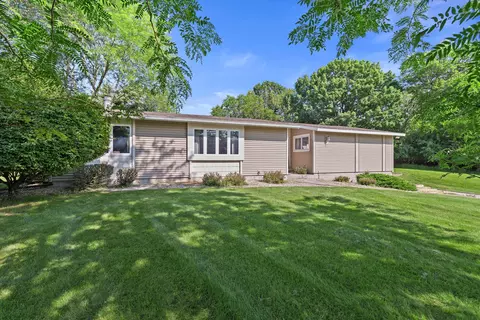 w268n2367 Meadowbrook, Pewaukee, WI 53072