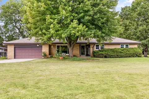 16632 W W Cres, New Berlin, WI 53151