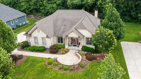 3274 Creekwood, Jackson, WI 53037