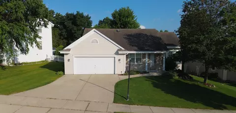1021 Fieldridge, Waukesha, WI 53188