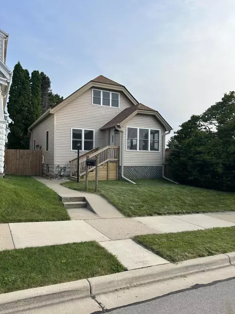 1329 Michigan, South Milwaukee, WI 53172