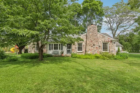 9154 N Fielding, Bayside, WI 53217