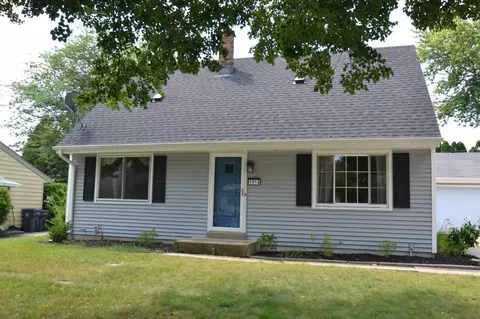 1914 Santa Barbara, Waukesha, WI 53189