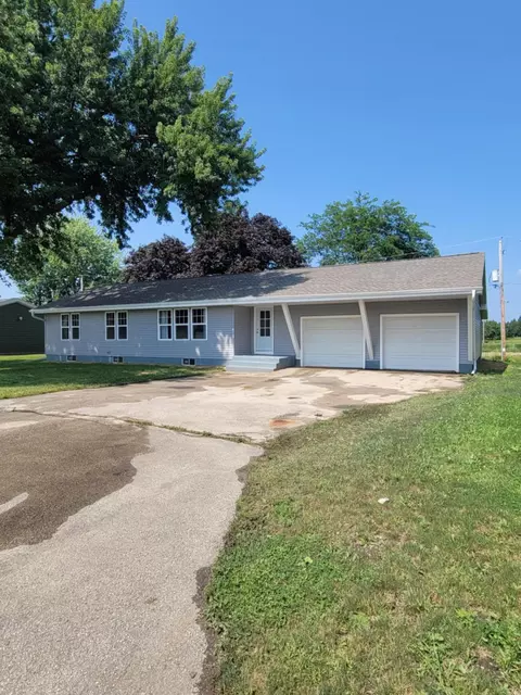 w1382 Marietta Avenue, Ixonia, WI 53036