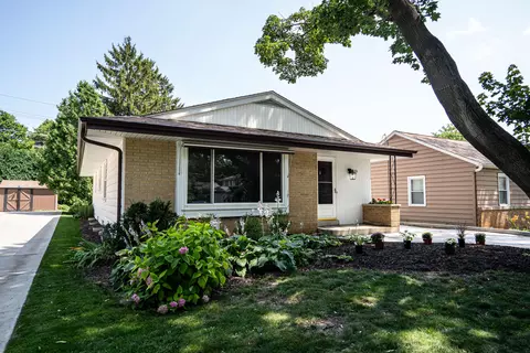 2424 N 116th, Wauwatosa, WI 53226