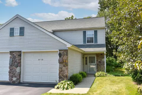 511 Lake Blf #D, Thiensville, WI 53092