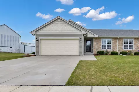 635 Farmstead, Slinger, WI 53086