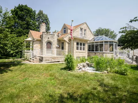 2144 S 107th, West Allis, WI 53227