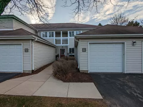 853 W Puetz #44, Oak Creek, WI 53154
