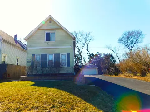 8461 W Maple #8459, West Allis, WI 53214