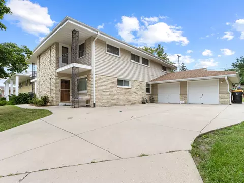 11050 W Maple #11052, Wauwatosa, WI 53225