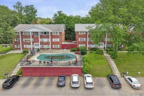 215 Country Clb #1C, Lake Geneva, WI 53147