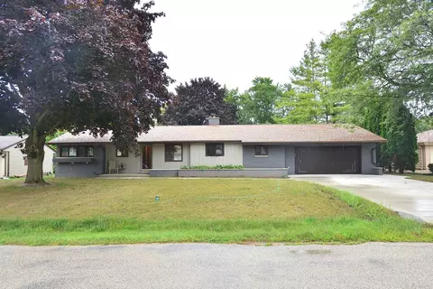 2315 W Daphne, Glendale, WI 53209