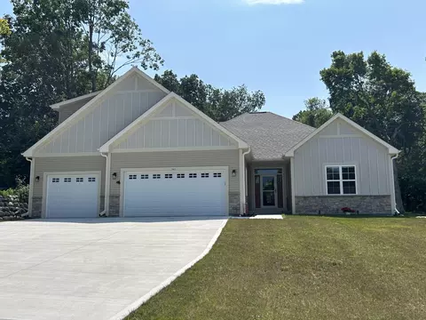 943 W Monroe, Hartford, WI 53027