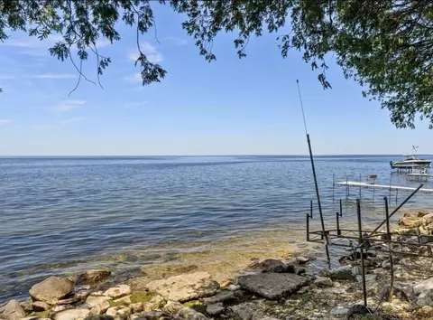 2779 Bay, Gardner, WI 54204