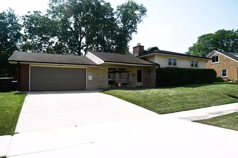 2411 N 113, Wauwatosa, WI 53226