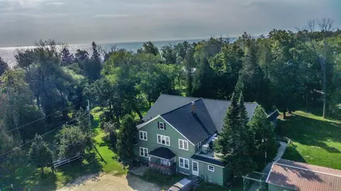 231 Cedar Bch, Belgium, WI 53004
