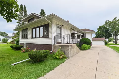 209 E Ct, Elkhorn, WI 53121