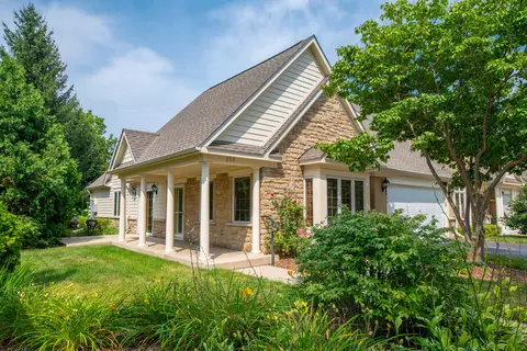 208 Elm #4, Thiensville, WI 53092