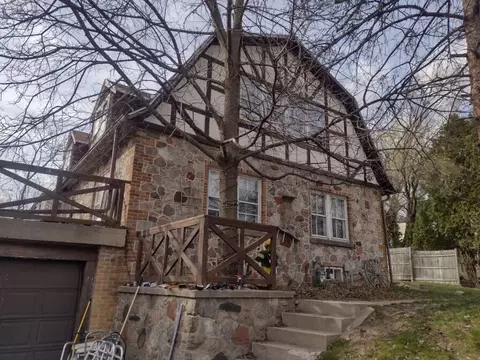 w125n6813 Parkway, Menomonee Falls, WI 53051
