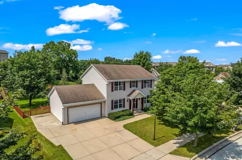 206 Stonebrook, Waukesha, WI 53186