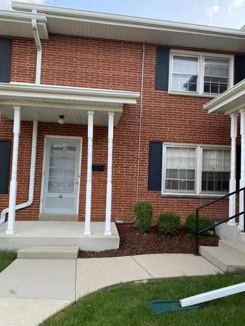 3129 S 122nd #16, West Allis, WI 53227