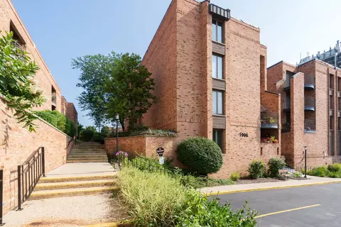 1906 E Shorewood #353, Shorewood, WI 53211