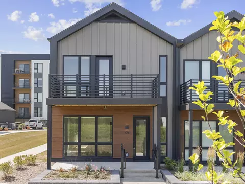 9352 S Alder #106, Oak Creek, WI 53154