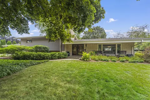 2251 W Kenboern, Glendale, WI 53209