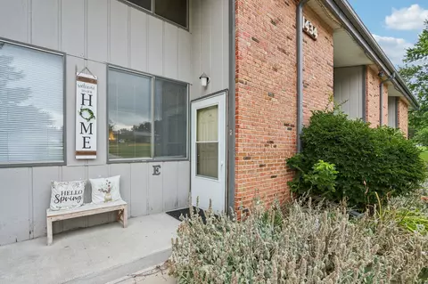 1434 Big Bnd #E, Waukesha, WI 53189