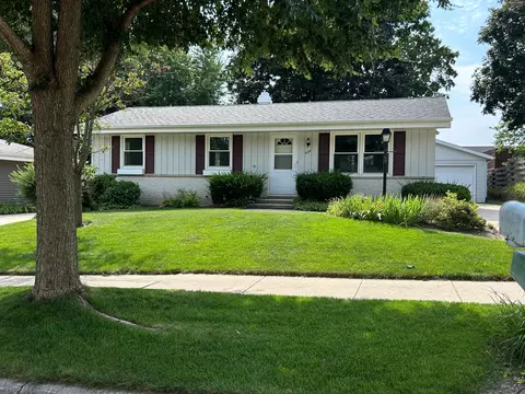 624 Victoria, West Bend, WI 53090
