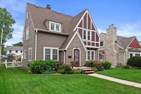 131 Douglass, Waukesha, WI 53186