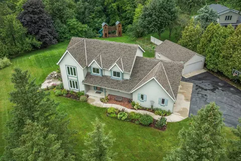 2921 Rolaine, Hartford, WI 53027
