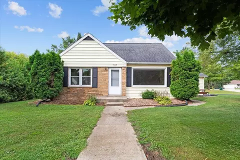 460 Meadowlark, West Bend, WI 53090