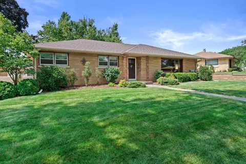 2923 S Cleveland Park, West Allis, WI 53219